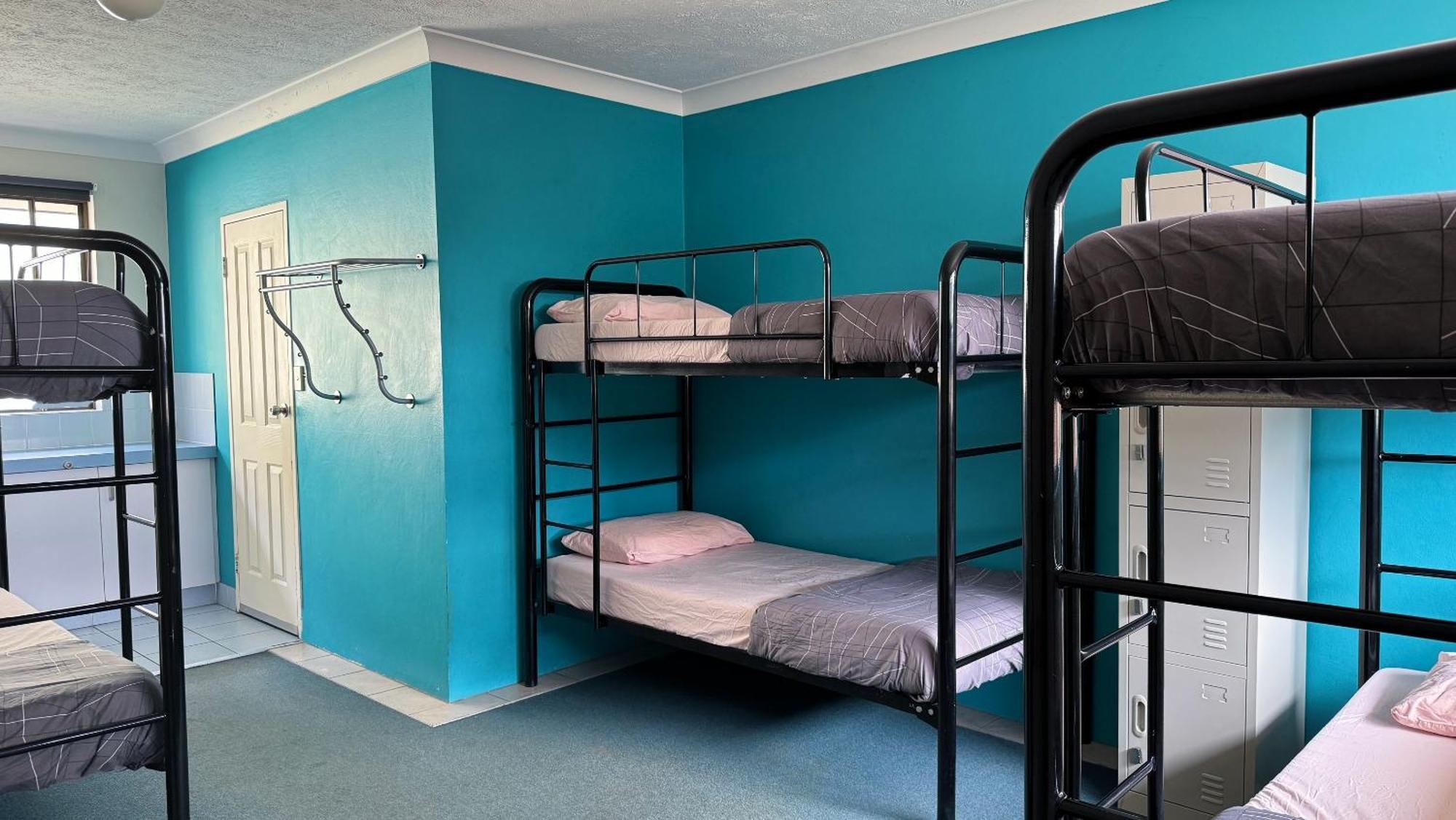 Maxmee Backpackers Resort Gold Coast Exterior photo